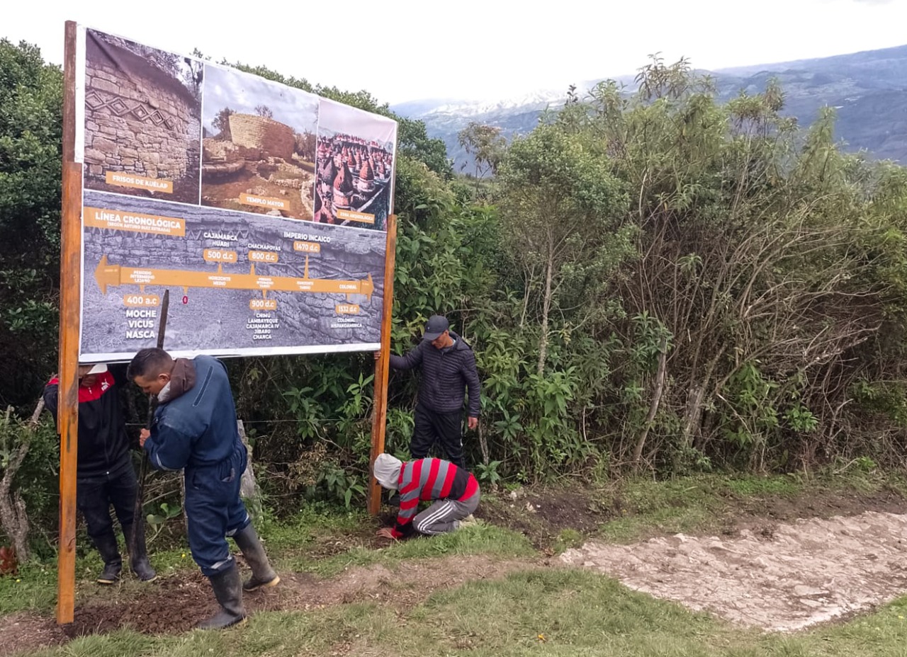 Ministerio de Cultura inicia colocación de la señalética para habilitar nueva ruta de acceso a Kuélap