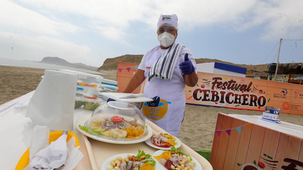 Imagen de mujer cocinera de la caleta El Ñuro