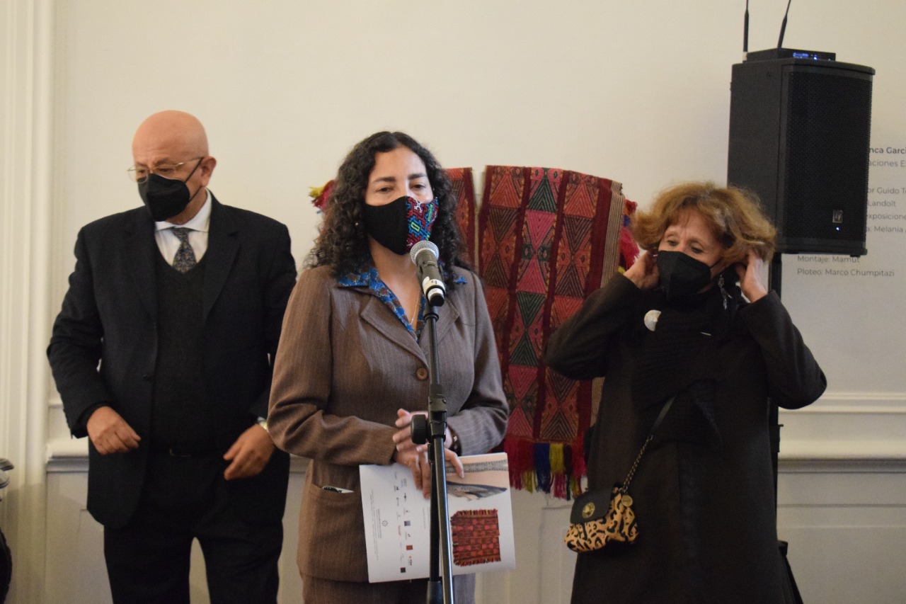 Viceministra Janie Guerrero participó en exposición “Ponchos de Libertador. Identidad, rescate e innovación”