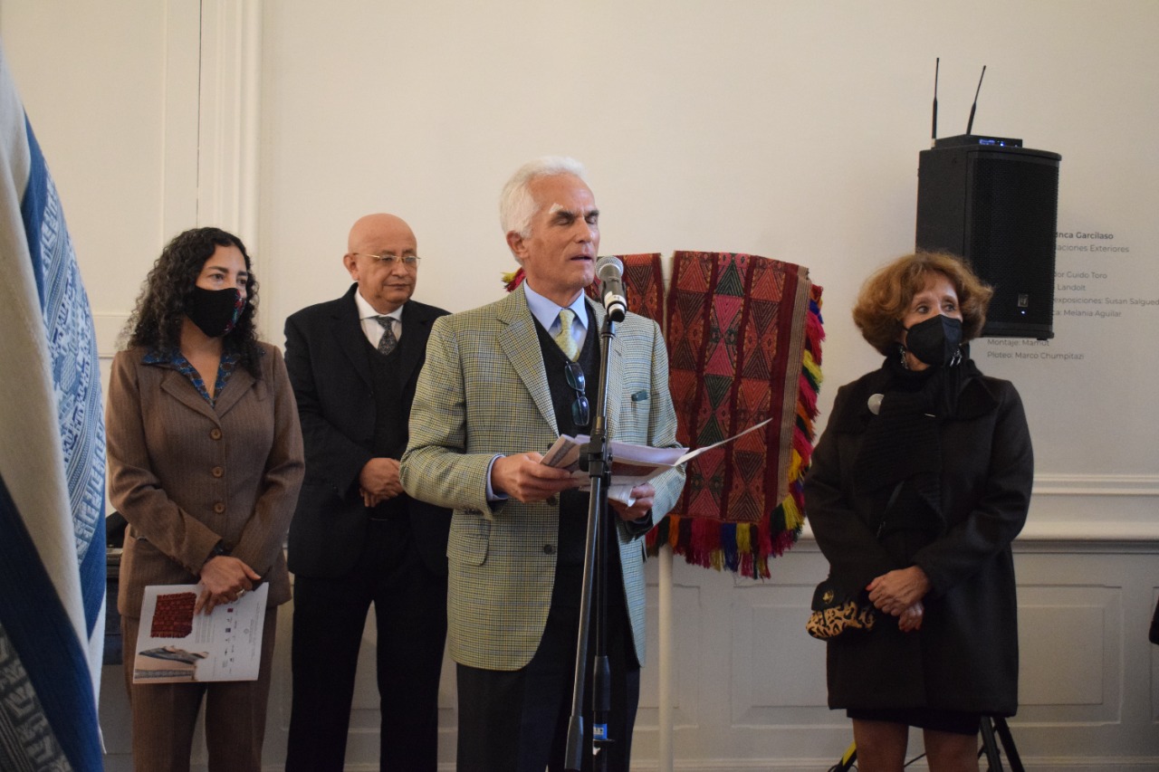 Viceministra Janie Guerrero participó en exposición “Ponchos de Libertador. Identidad, rescate e innovación”