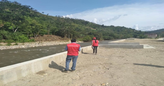 Supervisores de Contraloría General verifican obra del río Namballe
