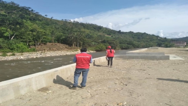 Supervisores de Contraloría General verifican obra del río Namballe