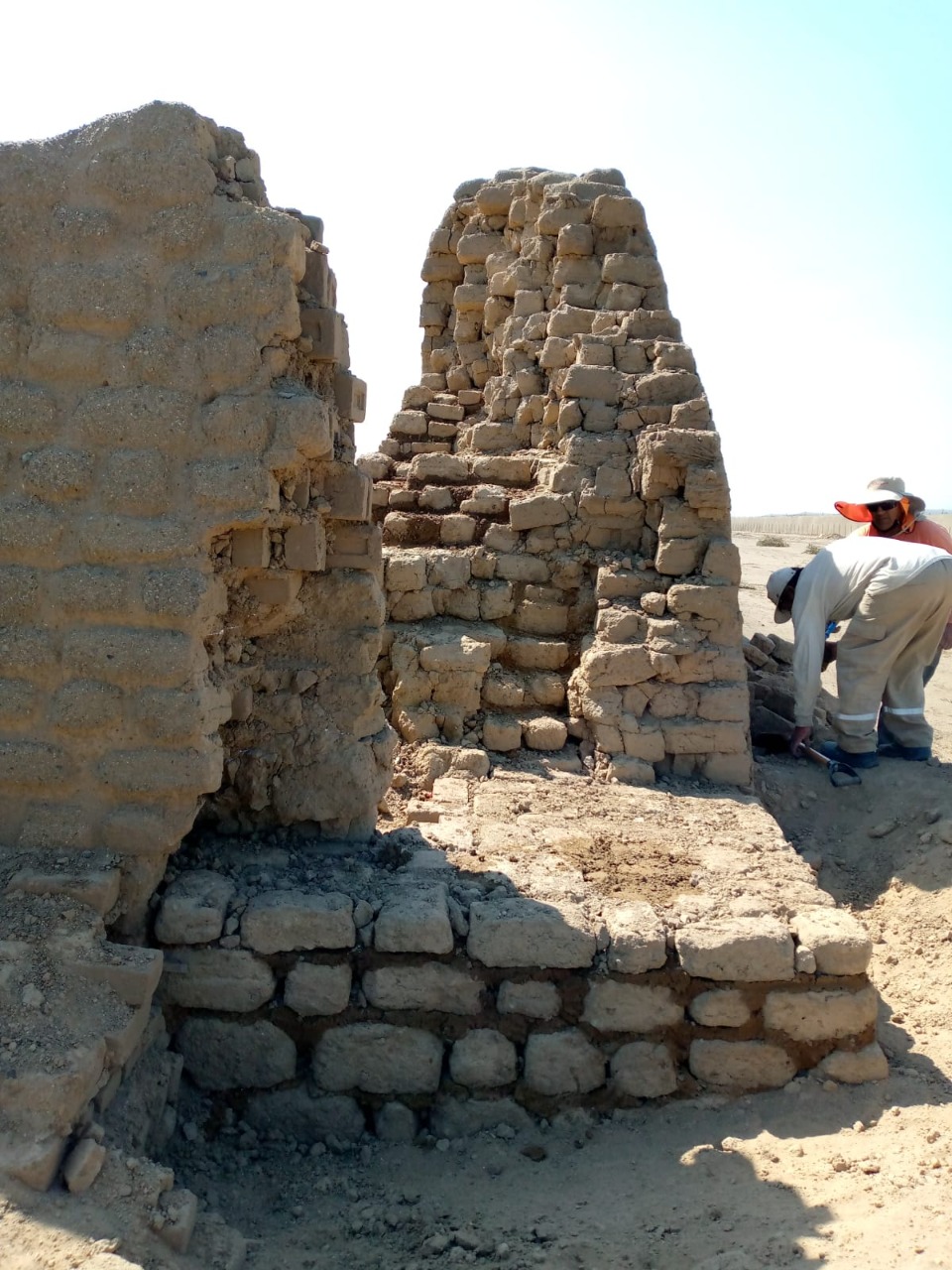 Avanzan en reestructuración de muro moderno colapsado en zona arqueológica Chiquitoy Viejo