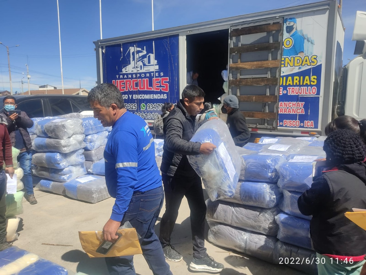 Distribución de kits de abrigo