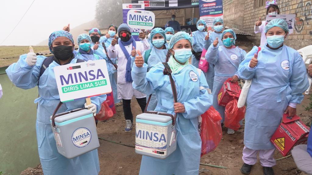 Brigadas de salud llegaron a Villa María del Triunfo a vacunar a la población contra la influenza y la COVID-19