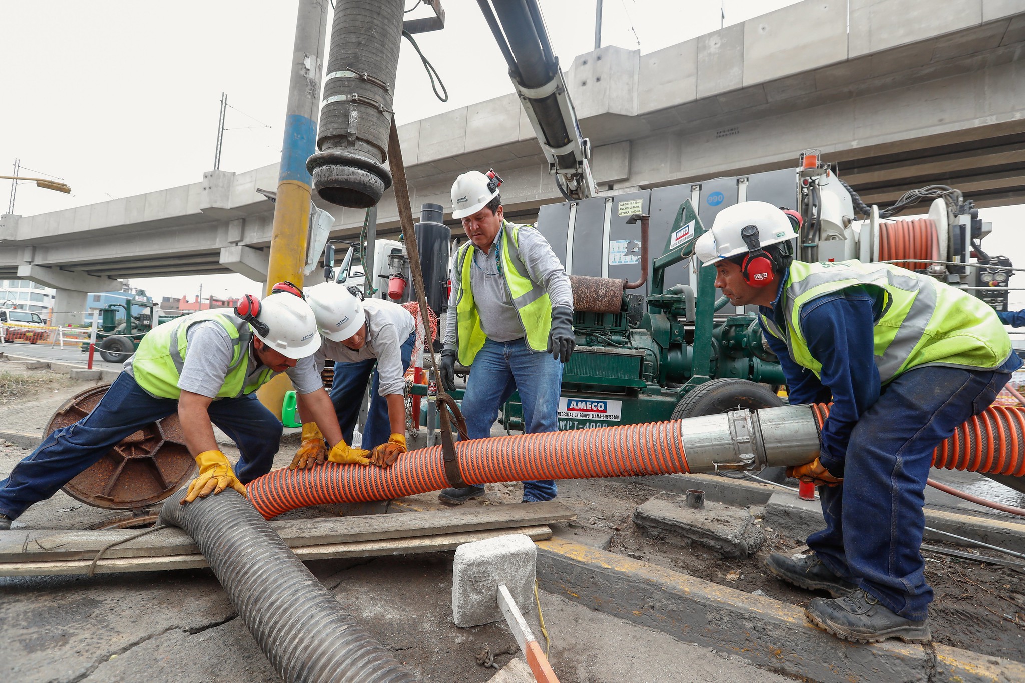 Sedapal y AATE activarán un plan de contingencia que contempla la disponibilidad de 240 cisternas para la distribución gratuita de agua potable