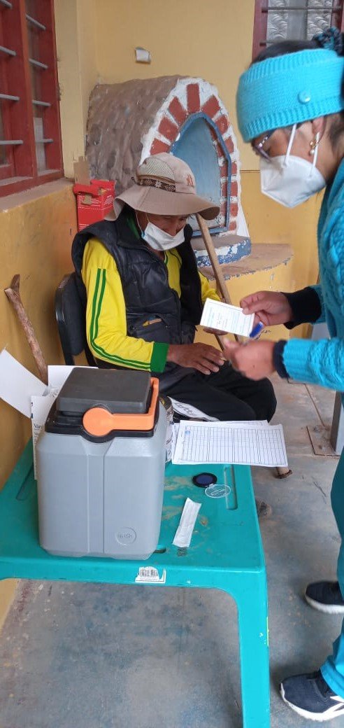 La Municipalidad Distrital de Maras, a través de la Oficina Municipal de Personas con Discapacidad (OMAPED), llevo adelante proceso de inscripción a todas las familias y personas con discapacidad organizado por la oficina de  OMAPED, para contar con el certificado de discapacidad que será otorgado por un Médico certificador de la Red  Cusco Norte, previa evaluación y posterior certificación , el cual se desarrolló en las instalaciones del Centro de Salud de Maras,  el  día viernes, 08 de Julio  del presente año desde las 8.00 a.m. hasta la 1.00 p.m.
Además ponemos de manifiesto, que ya se encuentran listos para ser entregados los carnets  de todos los ciudadanos inscritos anteriormente, por lo cual deberán recogerlo a partir de este lunes 11 de julio del 2022 en las oficinas de OMAPED de 8.00 am hasta las 5.00 pm      
La OMAPED es la Oficina Municipal de Atención a la Persona con Discapacidad y es un servicio que la municipalidad de Maras brinda a todos los vecinos en situación de discapacidad.
En esta oficina las personas podrán registrarse y buscar información sobre las instituciones que ofrecen servicios para las personas con diversas discapacidades. También se informa sobre actividades que el municipio realice a favor de dichos vecinos.
Nuestro Municipio Marasino,  como gobierno local, tiene la responsabilidad de velar por el bienestar de los ciudadanos. Por tanto, estamos facilitando y promoviendo la adecuada concertación entre las necesidades de los vecinos con discapacidad y las instituciones que ofrecen servicios, promoviendo así su integración.                                         