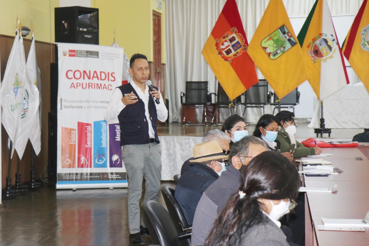 Funcionarios del Conadis, exponen sobre la PNMDD al 2030.