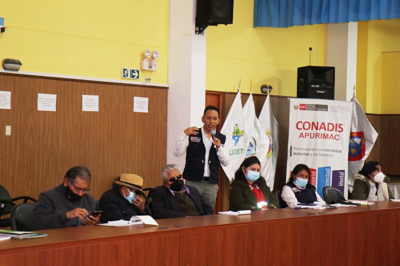 Funcionario del CONADIS, expone ante funcionarios del GORE Apurimac.