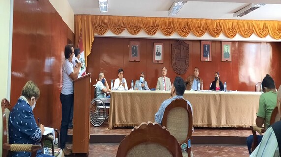 Coordinador del CRAEI exponiendo en la Sesión de Consejo.