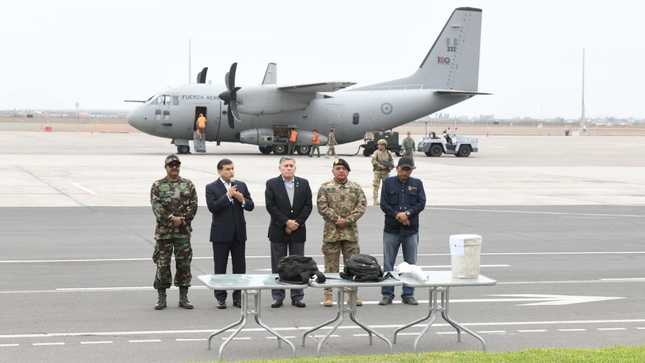 Ministro del Interior en el Grupo Aéreo 08.