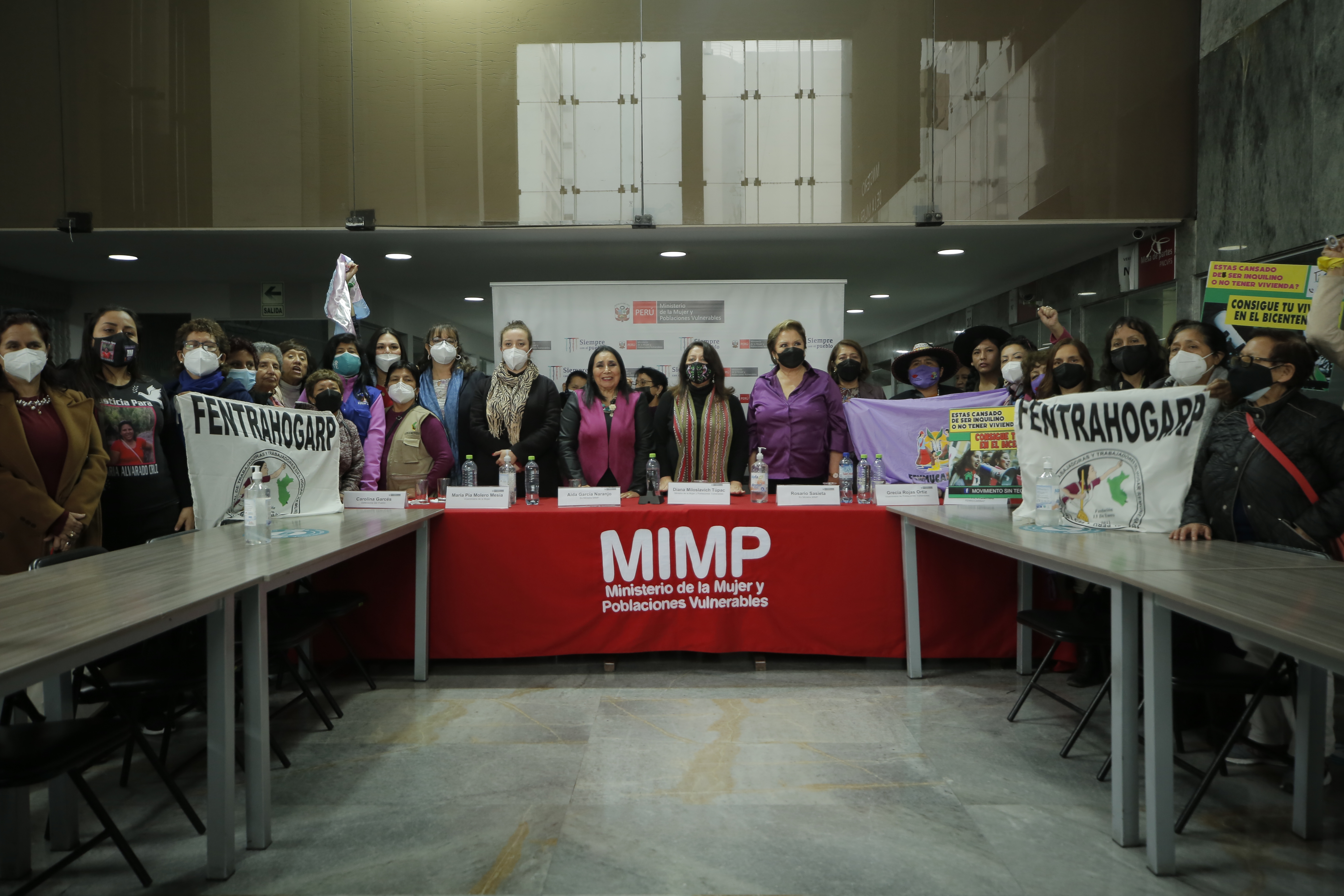 Conferencia de prensa en el MIMP