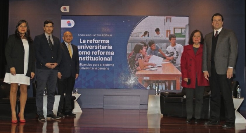 La Superintendencia Nacional de Educación Superior Universitaria (Sunedu) realizó el seminario internacional “La reforma universitaria como reforma institucional. Implicancias para el sistema universitario peruano”, en el que participó María Amelia Palacios, presidenta del CNE.