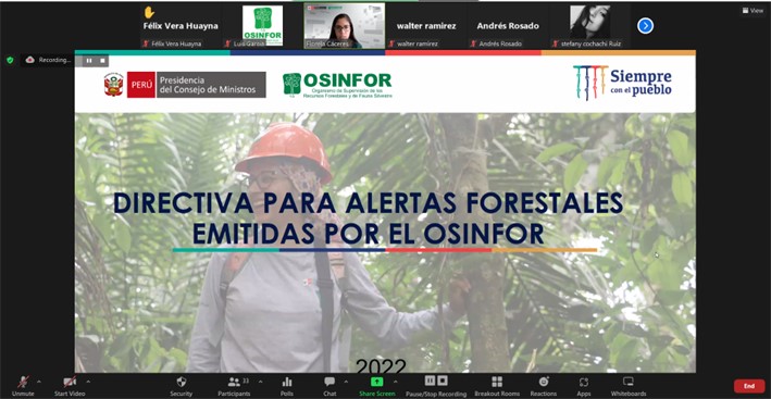 El OSINFOR capacita a usuarios del bosque de Madre de Dios sobre el manejo forestal en concesiones y alertas forestales.