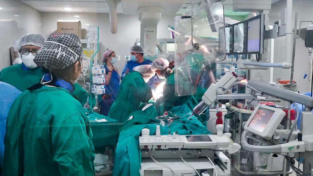 Hospital Nacional Hipólito Unanue realizó primer implante percutáneo de válvula aórtica