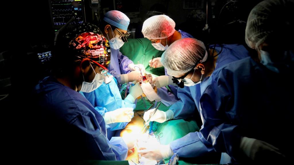 Hospital Sergio Bernales realiza exitoso bypass aorto-coronario a adulto mayor de 68 años