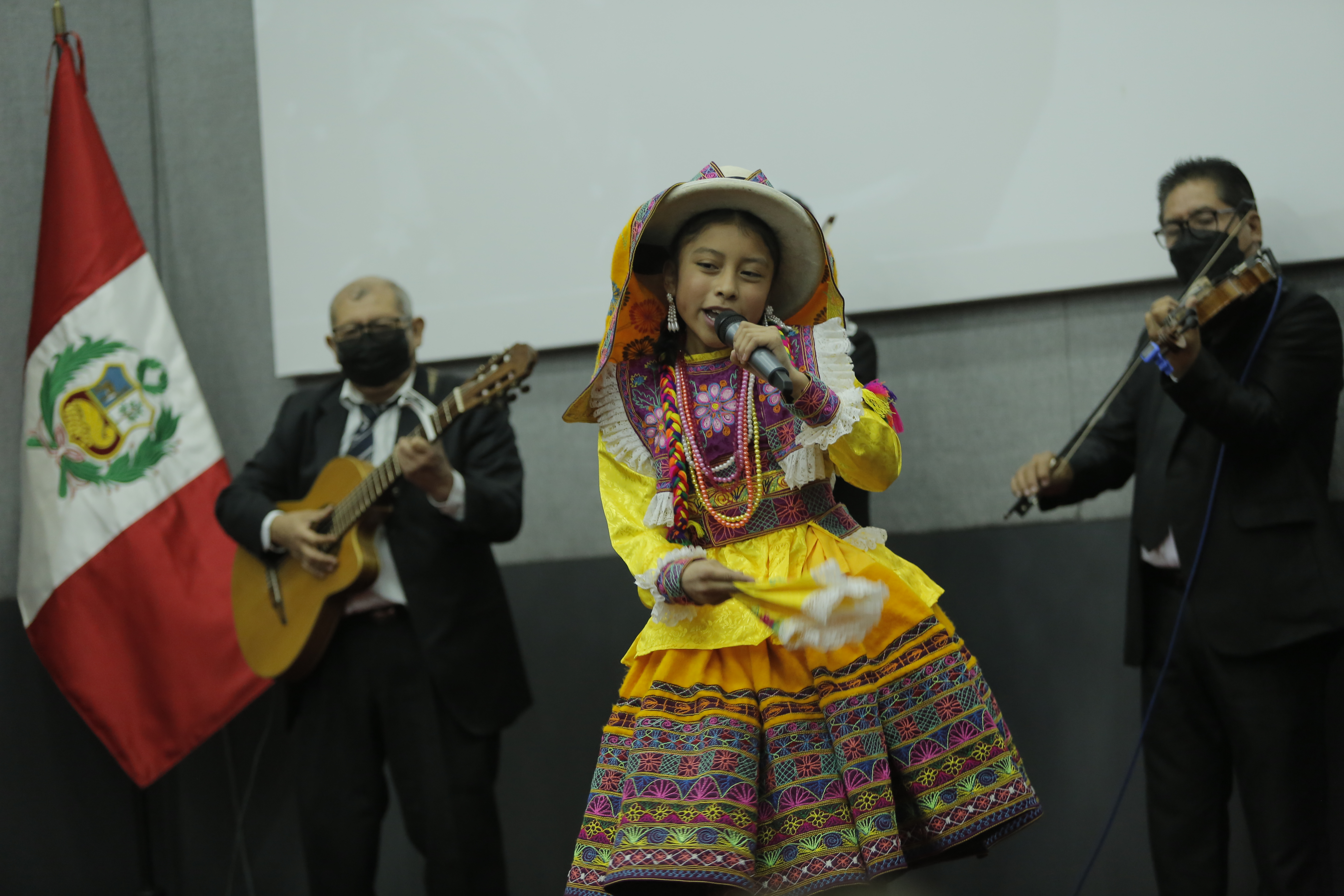 Condecoración a Pastorita Huaracina