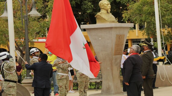 Bandera del Perú