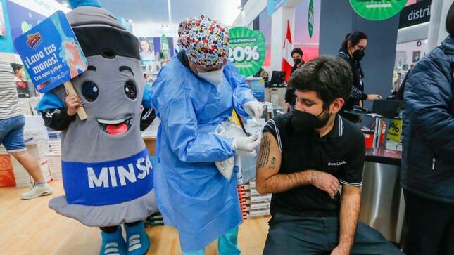 Feria del Libro: Minsa instala punto de vacunación contra la COVID-19 e influenza para proteger a los asistentes 