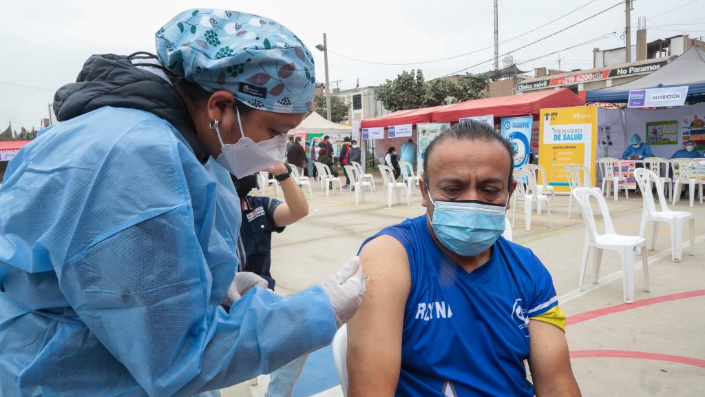 Influenza: Minsa informa que a la fecha son cerca de 900 000 adultos mayores protegidos contra esta enfermedad