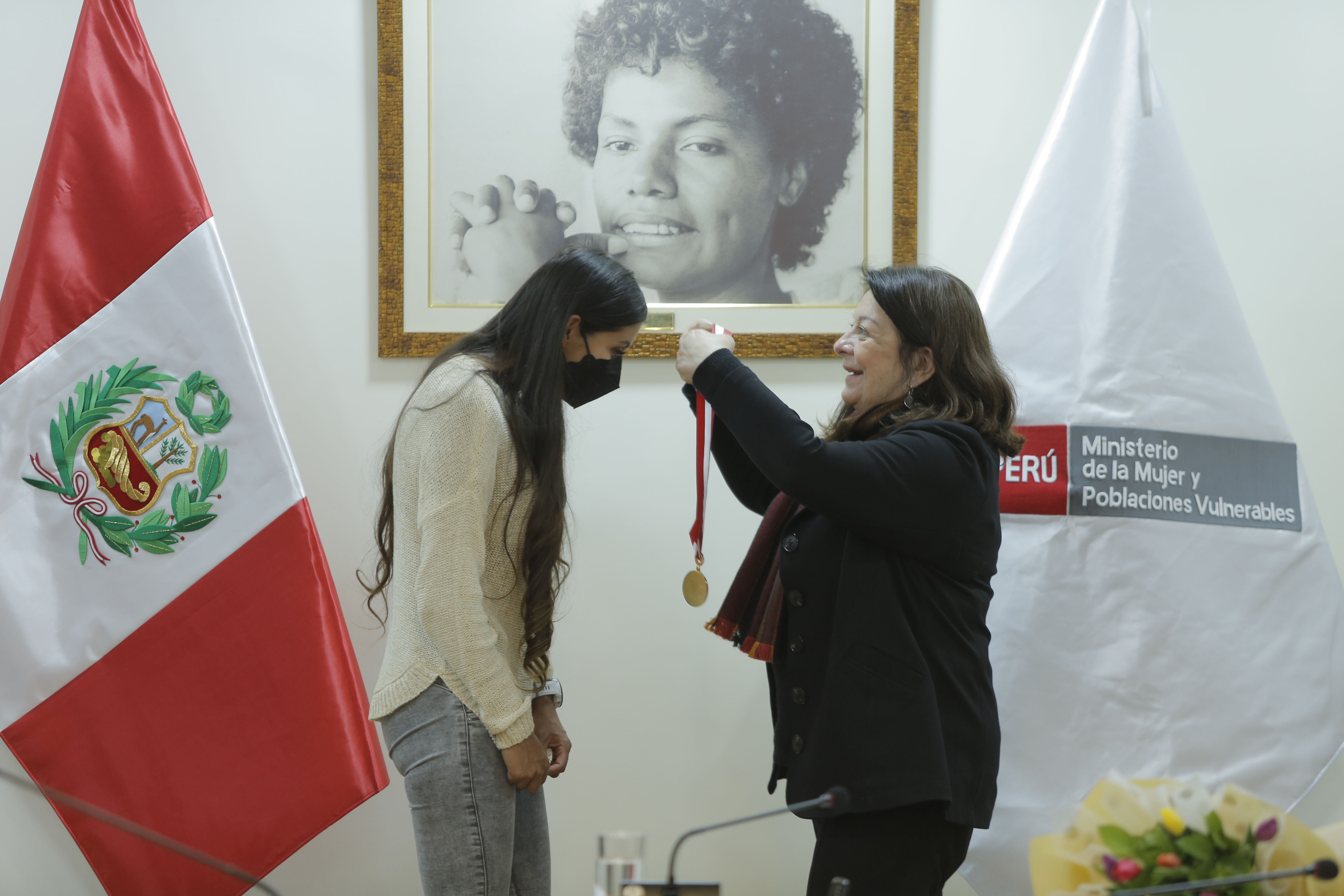 Condecoración a Kimberly García