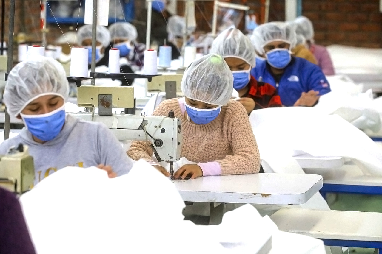 Imagen de trabajadores del sector textil y confecciones