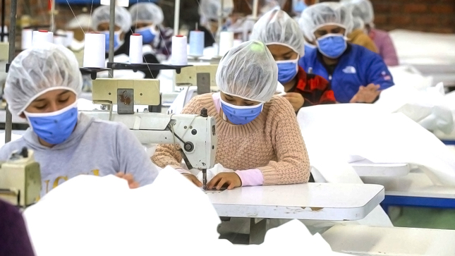 Imagen de trabajadores del sector textil y confecciones