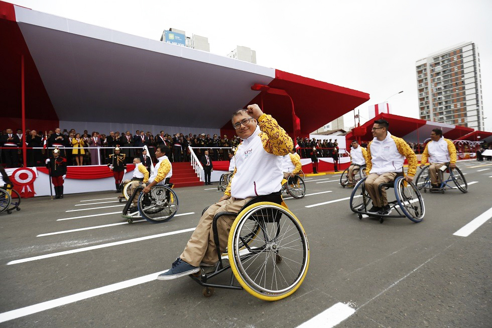  Equipo de Baloncesto en silla de ruedas participó en la gran parada  y Desfile Militar 2019