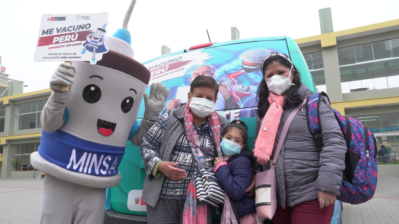 Estudiantes del Colegio La Salle se protegen contra la COVID-19, influenza y otras enfermedades