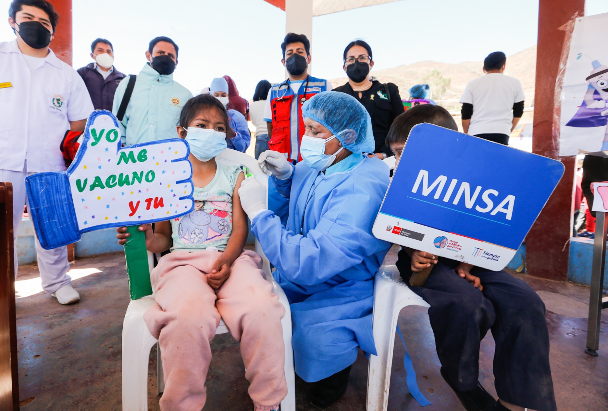 Huánuco: Minsa fortalece el primer nivel de atención con entrega de tres modernas ambulancias tipo II