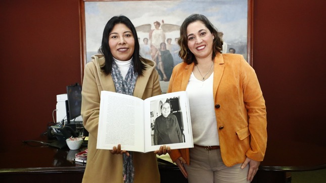 Ministra Betssy Chavez promoverá las ‘Bibliotecas virtuales’ como parte de Política Nacional del Libro, la Lectura y las Bibliotecas al 2030