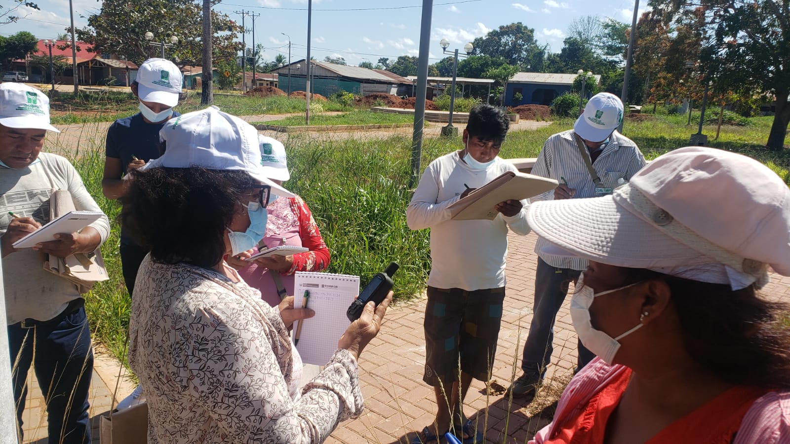 El OSINFOR capacitó a concesionarios de Madre de Dios se capacitaron sobre delitos forestales.