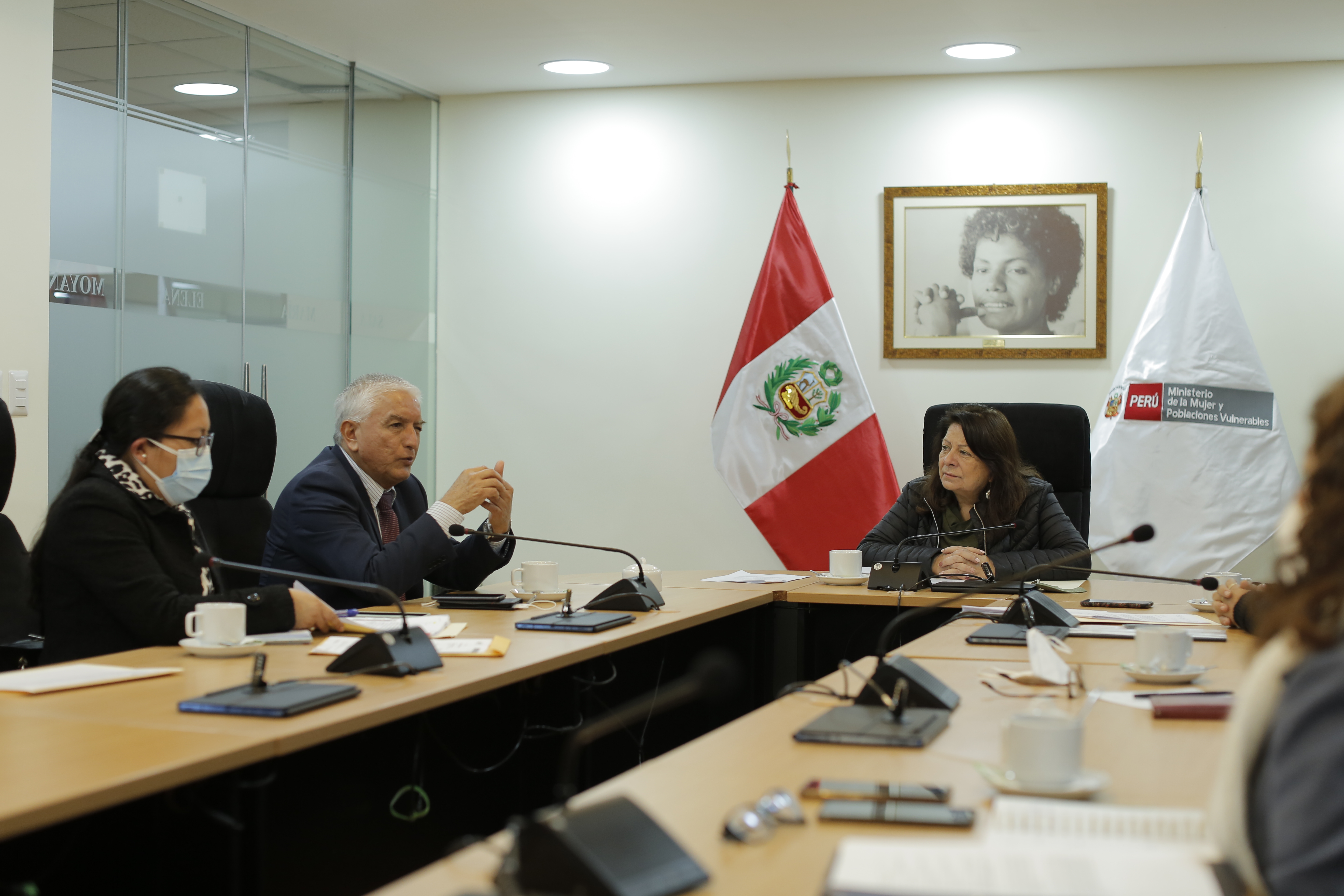 Ministra Diana Miloslavich se reunió con el congresista Hector Acuña