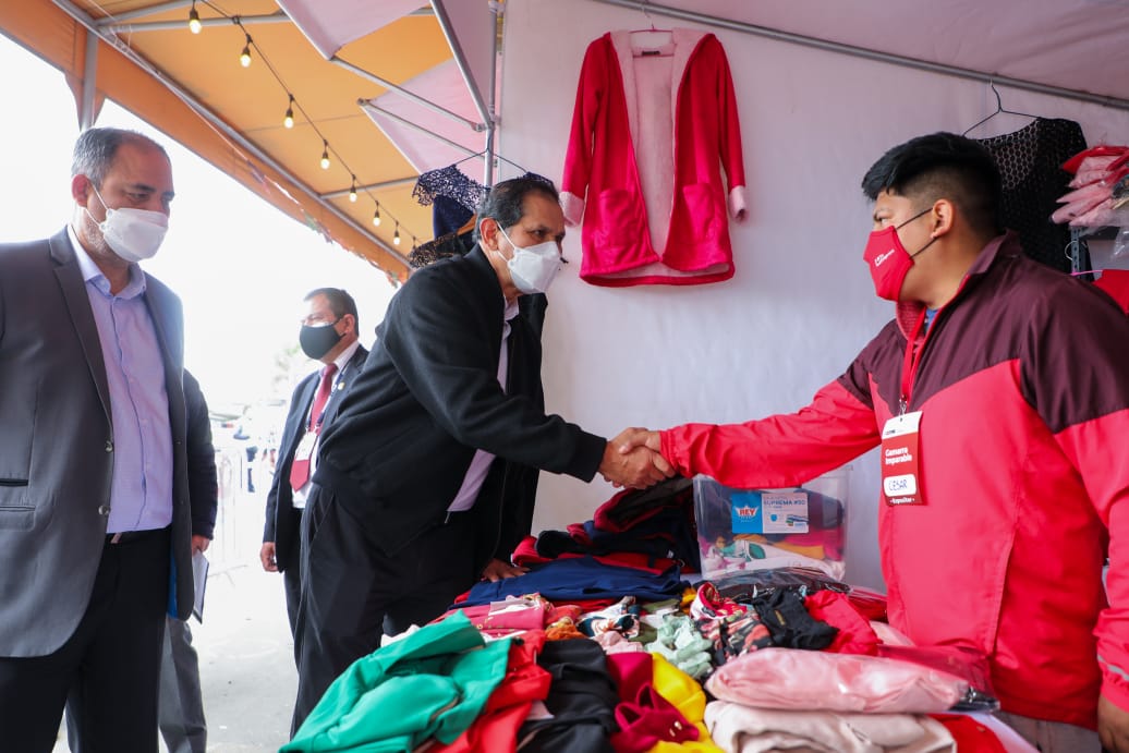 Imagen de comerciante en la feria Gamarra Imparable en Chorrillos