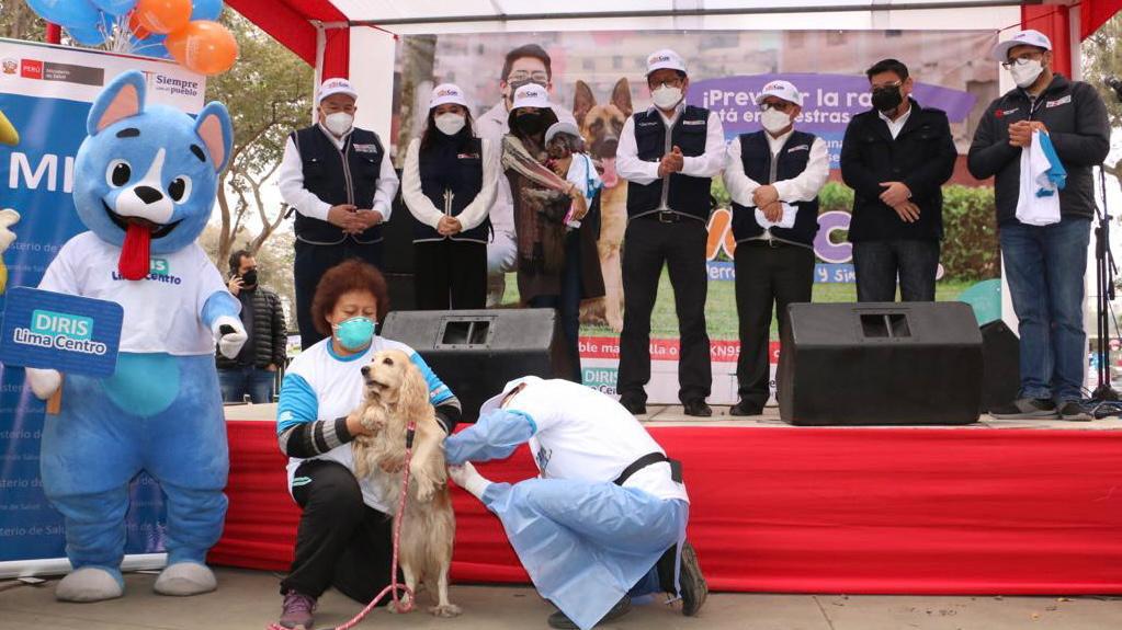 Minsa despliega más de 24 mil brigadas en la campaña de vacunación antirrábica canina VanCan 2022