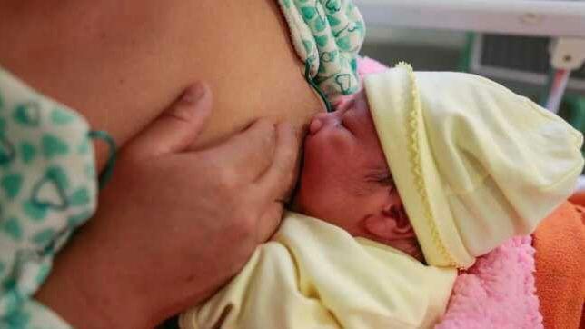 Automedicación durante la lactancia puede afectar la producción de leche materna y el crecimiento del bebé