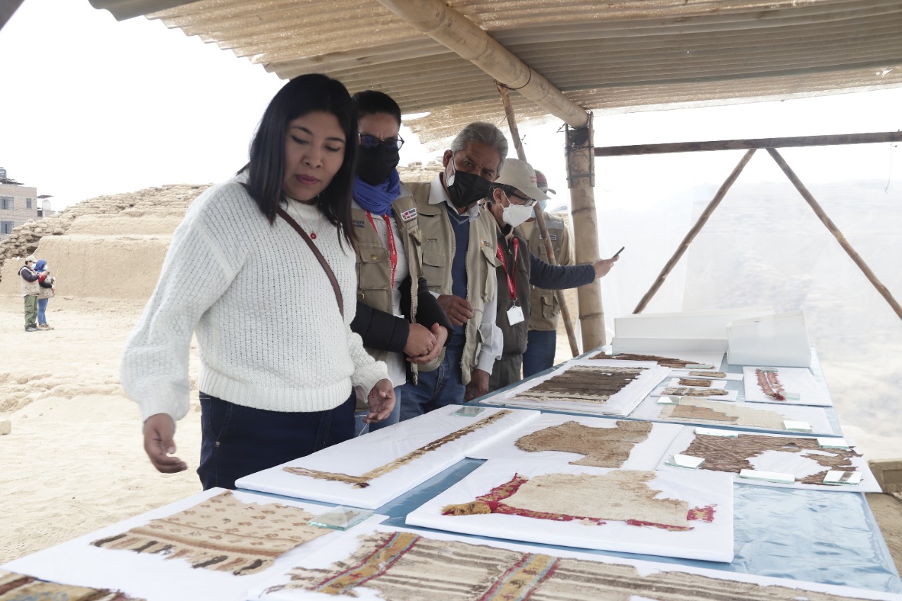 Ministra de Cultura supervisó ejecución de obras de los proyectos de la Huaca Takaynamo y el Conjunto amurallado Utzh-An