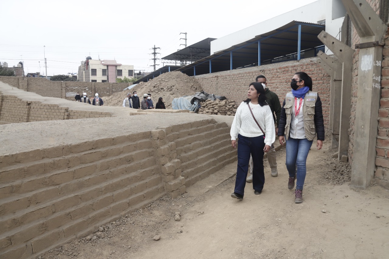 Ministra de Cultura supervisó ejecución de obras de los proyectos de la Huaca Takaynamo y el Conjunto amurallado Utzh-An