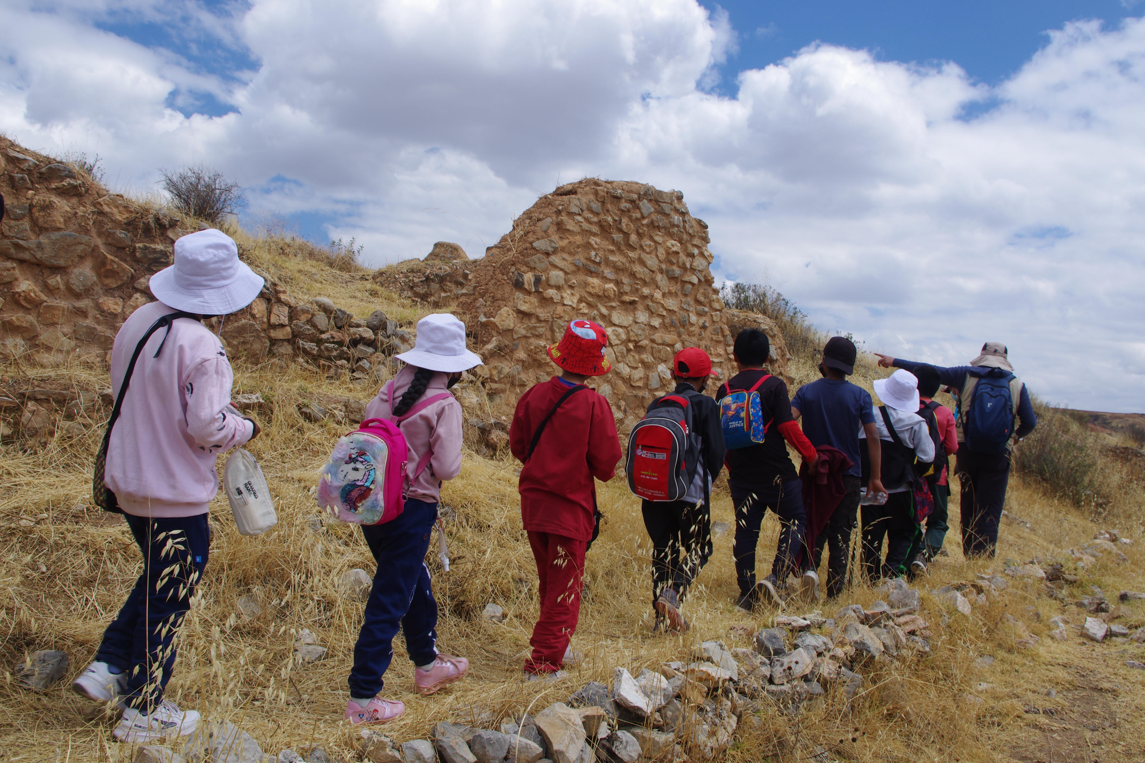 Escolares de Jauja recorrieron tramo del Qhapaq Ñan en la región Junín