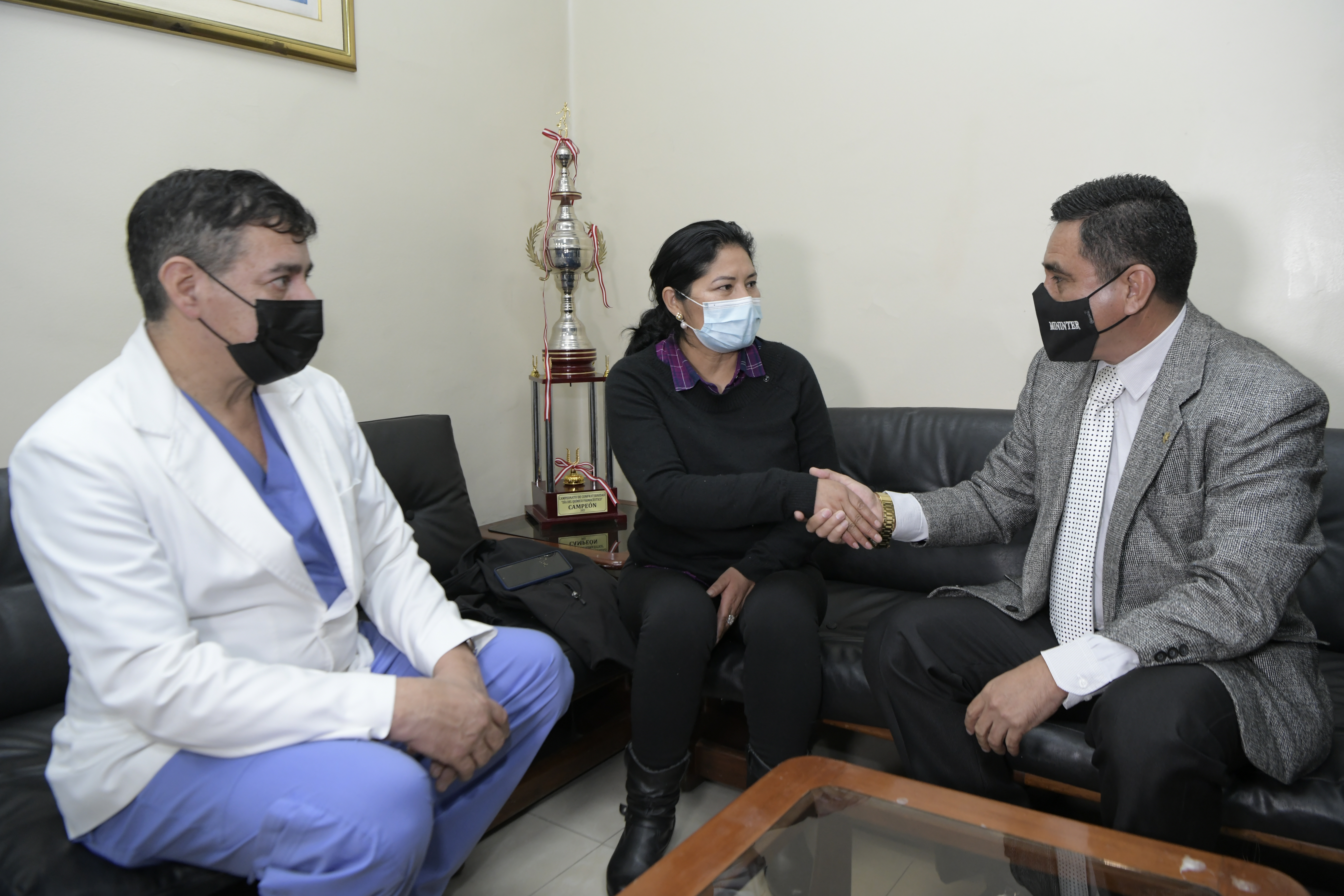 Ministro Huerta dispuso acciones para mejorar atención en salud de la familia policial