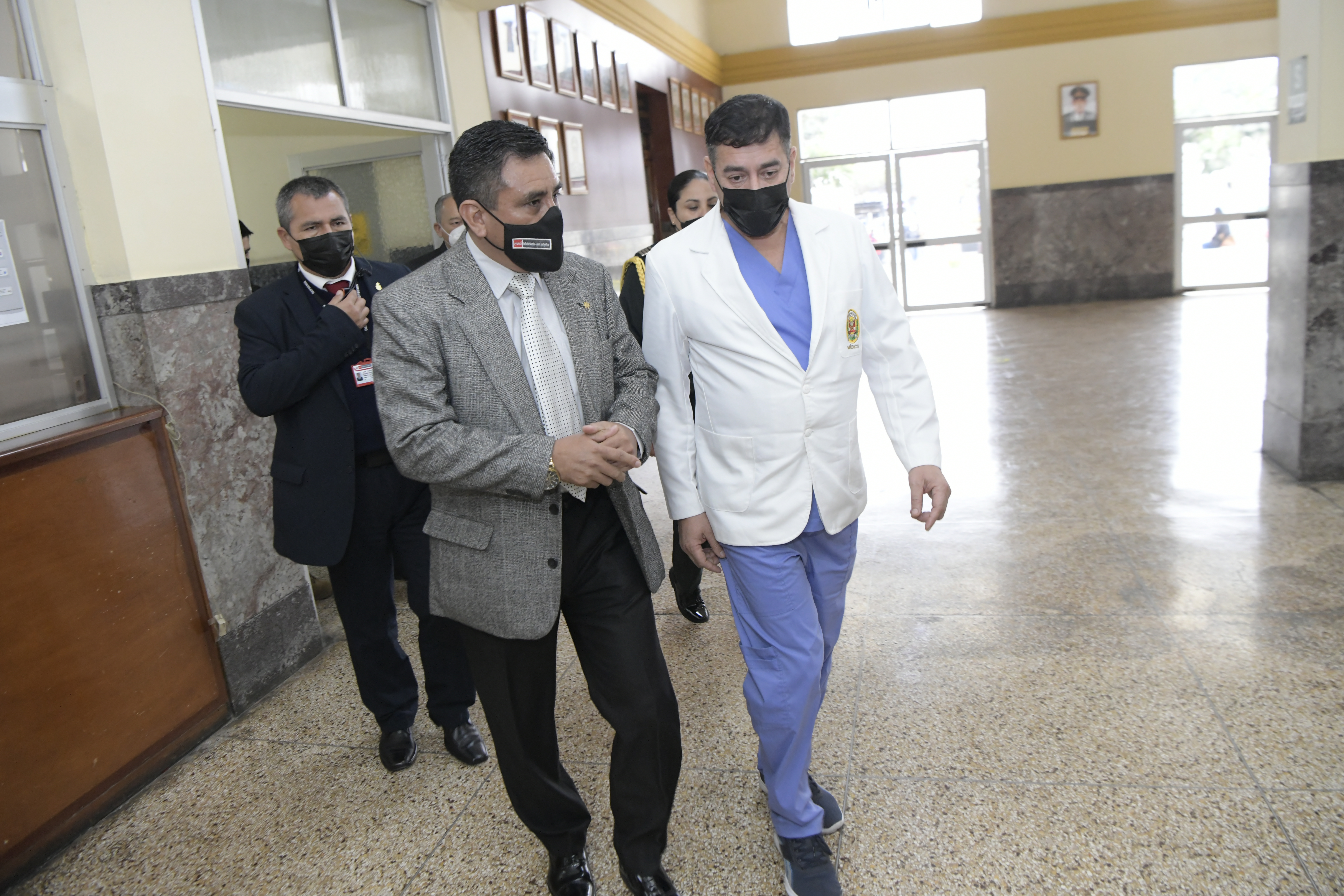 Ministro Huerta dispuso acciones para mejorar atención en salud de la familia policial