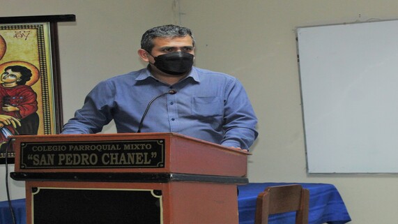 Especialista de CONCYTEC en la asistencia técnica.