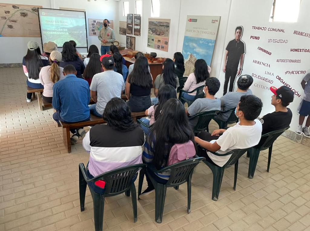 Fotografia 01_Docentes de la I.E.P. Blaise Pascal participan de la Charla informativa_El Qhapaq Ñan y la Zona arqueológica Huaycán de Cieneguilla.jpeg