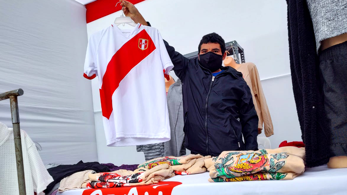 Imagen de empresario en la feria Gamarra Imparable en el Ministerio de la Producción