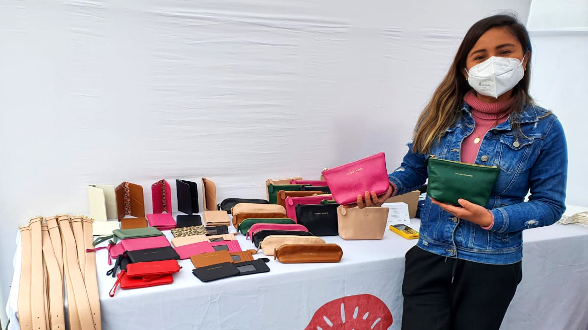 Imagen de empresario en la feria Gamarra Imparable en el Ministerio de la Producción