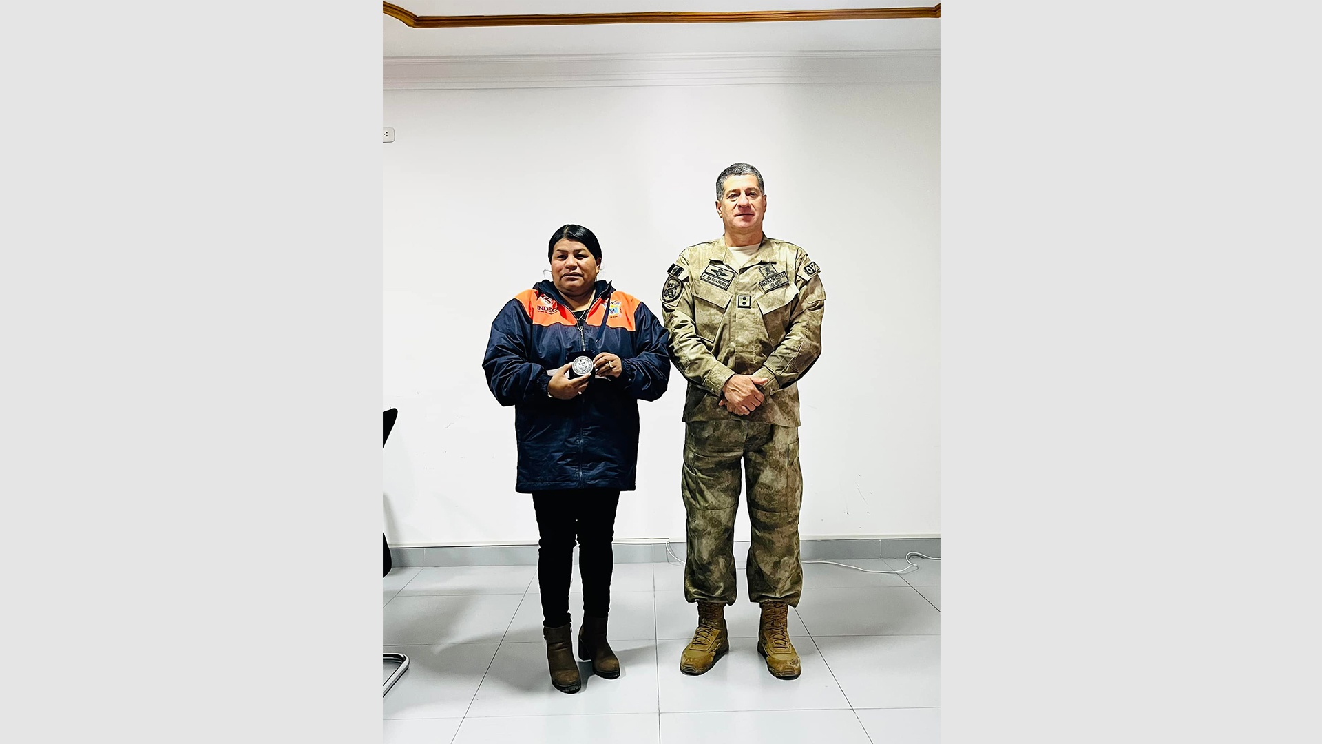 Reconocimiento a La Alcaldesa de San Andrés por Parte de la Marina de Guerra del Perú