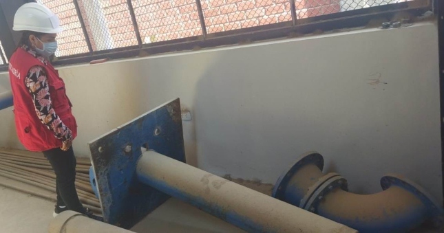 Auditora realiza un servicio de control específico a obra en Castilla Piura