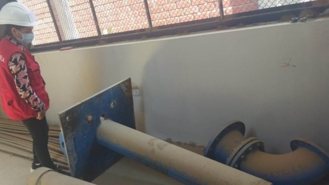 Auditora realiza un servicio de control específico a obra en Castilla Piura