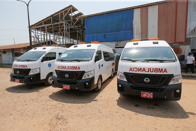 Establecimientos de salud de Pucallpa fortalecen su capacidad de asistencia médica con tres ambulancias nuevas