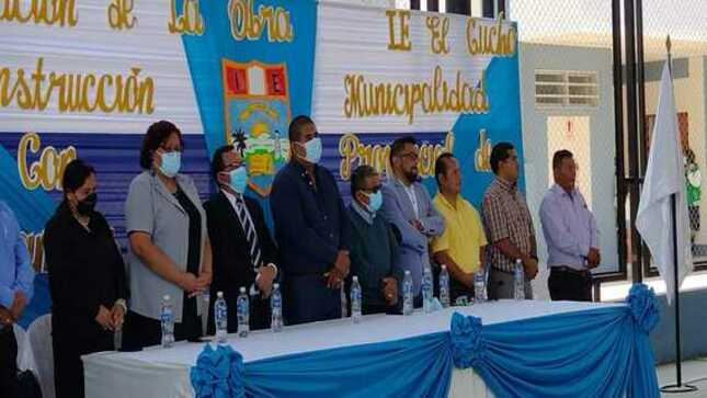Autoridades en inauguración.